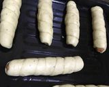 A picture of step 4 of Sausage roll.