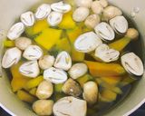 Hình bước làm 2 của món Canh Bí Đỏ Nấu Nấm Rơm