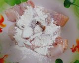 Hình bước làm 1 của món Cá điêu hồng rang lá lốt