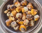 Hình bước làm 1 của món Trứng cút lộn chiên nước mắm