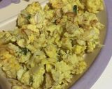 A picture of step 2 of Oats egg omelette.
