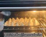รูปขั้นตอนการทำที่ 4 ของ คุกกี้เมอแรงค์ผีน้อย (วัตถุดิบหลัก 3 อย่าง) ไว้ตกแต่งเค้กช่วงเทศกาลฮาโลวีน