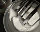 Foto langkah ke 4 dari resep Macaron Metode Italian Meringue.