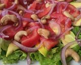 Foto del paso 2 de la receta: Ensalada de lechuga y tomate recargada