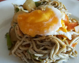 Foto del paso 5 de la receta: Gulas con verduritas a la soja y huevo