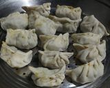 ডেভিল চিকেন চিলি গ্রেভি মোমো(Devil Chicken chilli gravy momo recipe in Bengali) রেসিপির ধাপ 4 ছবি