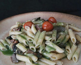 Foto del paso 9 de la receta: Macarrones con setas y salsa de espirulina