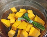 Foto langkah ke 2 dari resep Kolak Pisang Labu Kuning.