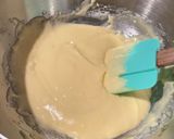 Une image de l'étape 8 de Gâteau-miroir en forme de cœur 3D, fourré à la fraise et à la mousse à la vanille.