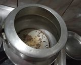 A picture of step 6 of Parwal aur masoor ka dulma.