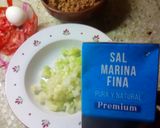 Foto del paso 3 de la receta: Arroz proteico y con apio 🍚☘️₍⁠₍⁠ ⁠◝⁠(⁠　ﾟ⁠∀⁠ ﾟ⁠ ⁠)⁠◟⁠ ⁠⁾⁠⁾