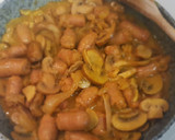 Foto del paso 3 de la receta: Salchichas frescas con champiñones al curry
