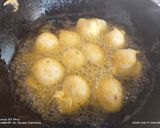 A picture of step 3 of Urad dal vada.