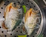 Foto langkah ke 1 dari resep MPASI #9: Bubur Beras Ikan Bawal Wor (5+).