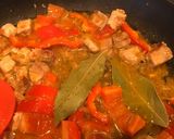Foto del paso 3 de la receta Lomo y patatas en caldo moreno 🐷🥔