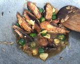 Foto langkah ke 4 dari resep Cuek / Pindang Tongkol cabe hijau.
