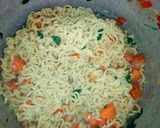 A picture of step 6 of Carrots and moringa noodles.