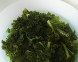 Foto del paso 1 de la receta: Kale con salsa de queso y almendras