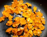 Foto del paso 2 de la receta: Tortilla de rebozuelos (cantharellus cibarius)