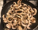 Foto del paso 1 de la receta: Sopa de espinacas y champiñones