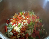 Foto del paso 3 de la receta: Pollo con patatas en la olla exprés a mi manera