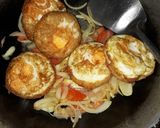 Foto langkah ke 4 dari resep Telur Ceplok Masak Kecap.