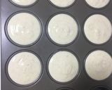 Foto del paso 4 de la receta Mini tartas de requesón con “sirope” de chocolate y galleta