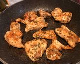 Foto langkah ke 2 dari resep Easy Chicken Steak with Mushrooms Sauce (Diet mode).
