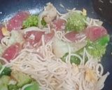 รูปขั้นตอนการทำที่ 3 ของ ผัดสปาเก็ตตี้,กุนเชียง,ไข่,ผักรวม - คีโต