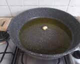 Foto del passaggio 1 della ricetta Polipetti alla luciana