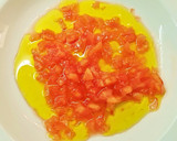 Foto del paso 3 de la receta: Pincho de mojama con olivada, tomate, albaricoque y piñones