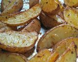 Foto langkah ke 5 dari resep Baked Potato Wedges.