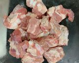 Hình bước làm 1 của món Sườn sốt trứng muối