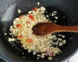 Foto langkah ke 2 dari resep Ikan goreng tabur bumbu garlic.