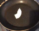 Une image de l'étape 1 de Cotes de porc crème et pruneaux.