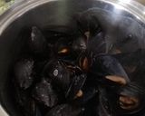 Foto del passaggio 1 della ricetta Caserecce con cozze e verza