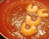 Foto del paso 6 de la receta Huevos con patatas langostinos y gulas