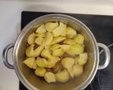 Foto del paso 5 de la receta: Patatas guisadas con costillas. Carmen de Jaén