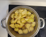 Foto del paso 5 de la receta: Patatas guisadas con costillas. Carmen de Jaén