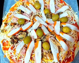 Foto del paso 2 de la receta: Pizza rápida de conservas con cebollino, provenzales y nata