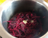 बीट रूट हलवा (BEET ROOT HALWA RECIPE IN MARATHI) रेसिपी स्टेप 2 फोटो 