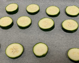 Foto del paso 1 de la receta: Mini pizza vegetal de calabacín