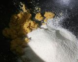 A picture of step 3 of Besan Sooji Halwa.