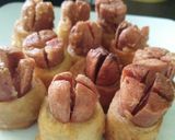 Foto langkah ke 4 dari resep Sosis balut kulit lumpia cemilan untuk bekal anak sekolah.