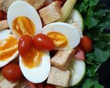 รูปขั้นตอนการทำที่ 2 ของ "สลัดผักเคลไข่ยางมะตูม"🍀🥚Kale Salad with Soft-Boiled Egg