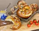 Foto del paso 7 de la receta: 🇩🇪 PRETZELS blandos (“Laugenbrezeln”, Alemania)