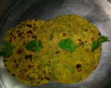 धनिया थेपला(dhaniya thepla recipe in Hindi) रेसिपी चरण 3 फोटो