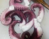 Foto del paso 6 de la receta: Pulpo bañado en salsa de JuanK y acompañado de tajadas de arracacha y  arroz marciano