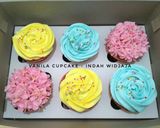 Foto langkah ke 10 dari resep Cupcake Vanila - Fluffy banget 😘.