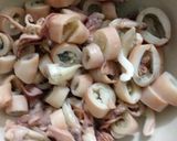 Foto langkah ke 2 dari resep Tumis cumi asin 🐙.